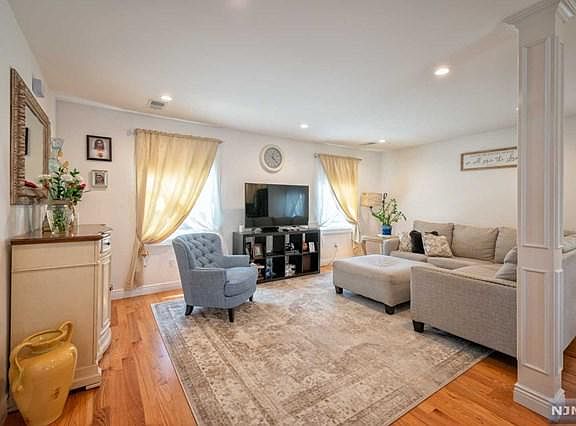 3rd image of 75 Franklin Ave