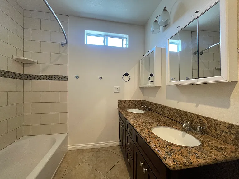 3435 S Catalina St #3 — Photo 20