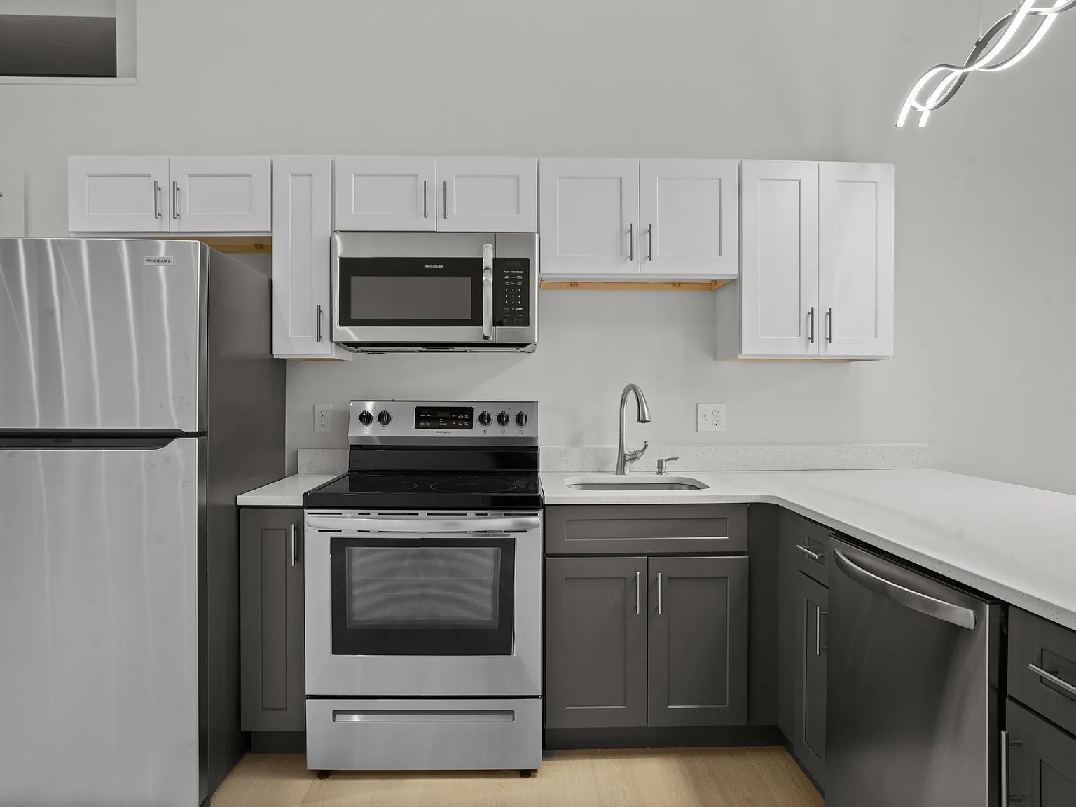 2 bed, 900 sqft, $2,400 — Photo 4
