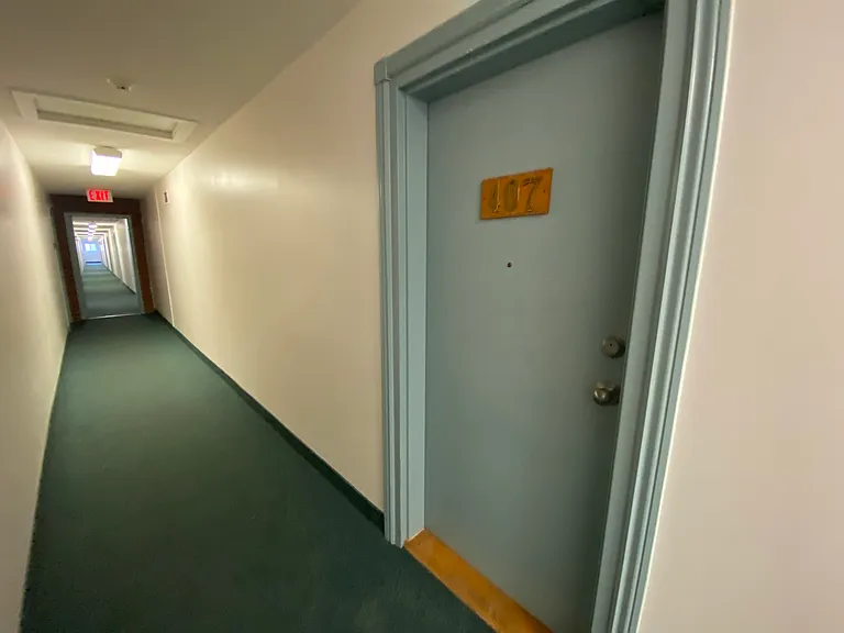 580 Armstrong Rd #407 — Photo 2