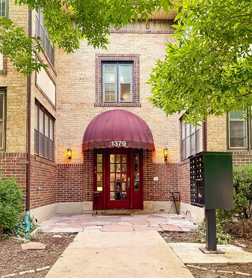 Frances Apartments — Photo 1