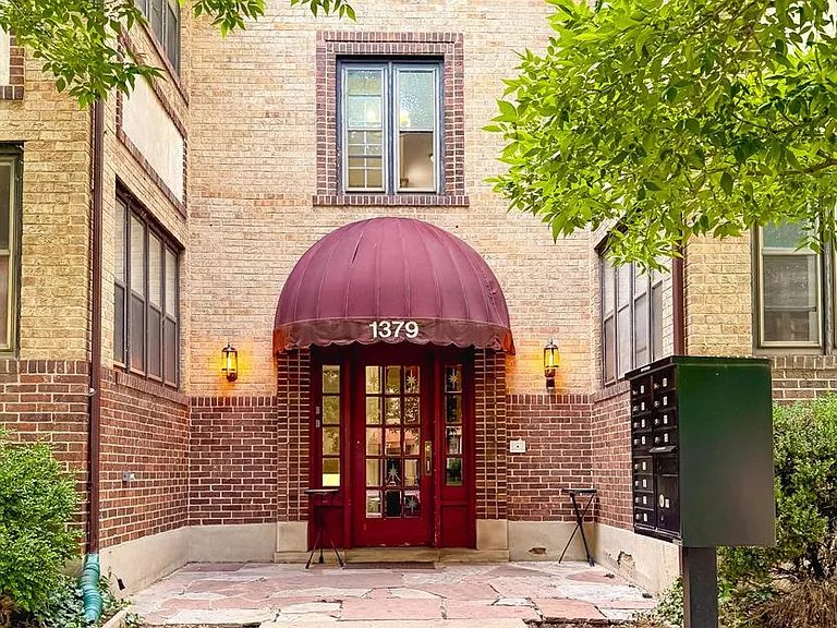 Frances Apartments — Photo 1
