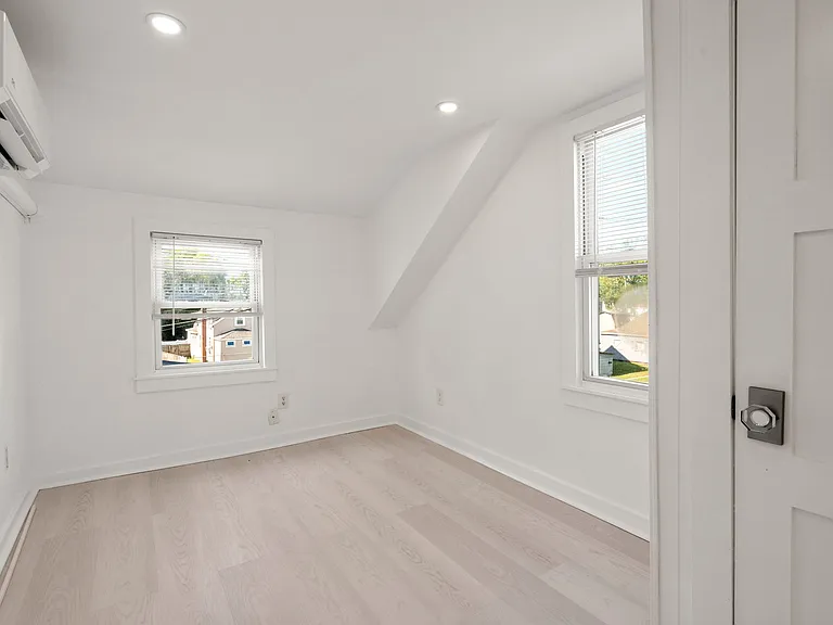 42 Riverside Ave — Photo 11