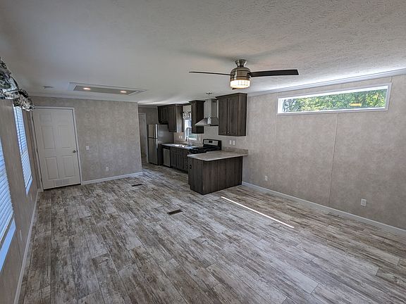 5th image of 51 Loraine Dr