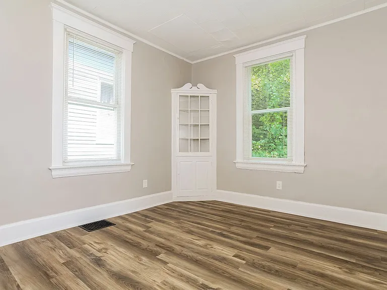1325449_019_living_room_13062789.jpg
