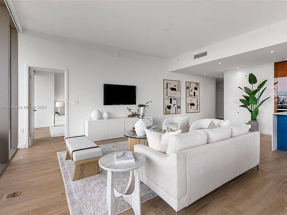 2nd image of 2678 Tigertail Ave APT 501