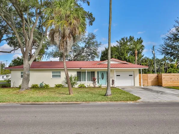 1535 Connecticut Ave NE, Saint Petersburg, FL 33703