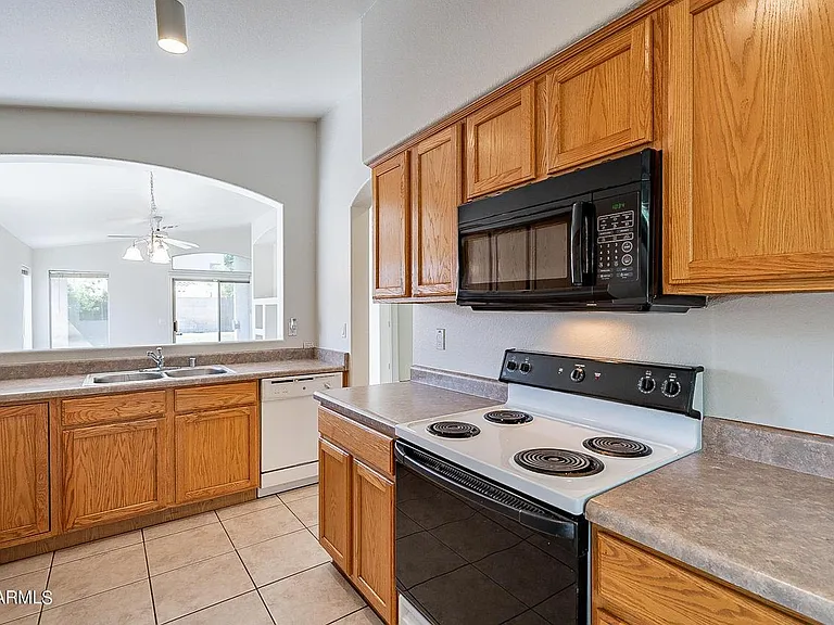 7035 W Phelps Rd — Photo 13