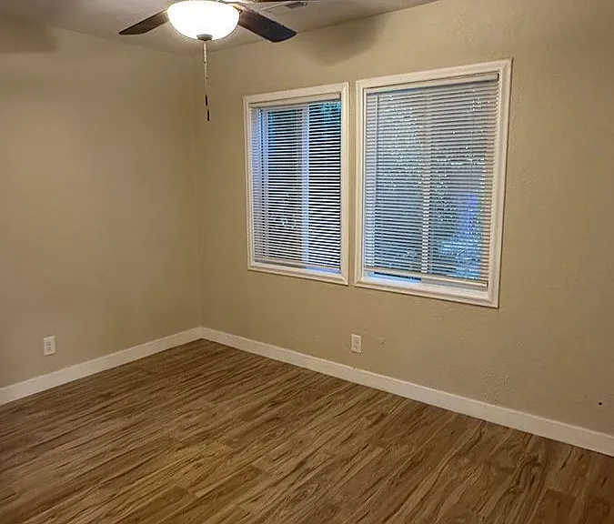 225 E Louise Ave — Photo 13