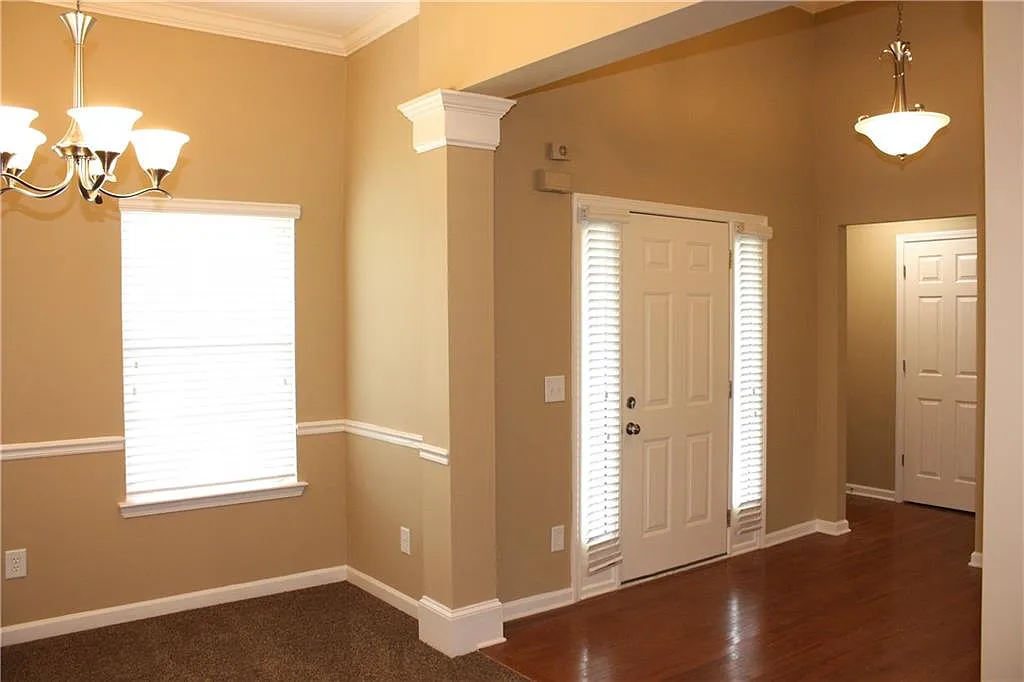 4 bed, 2.5 bath, 2483 sqft, $2,350 — Photo 3