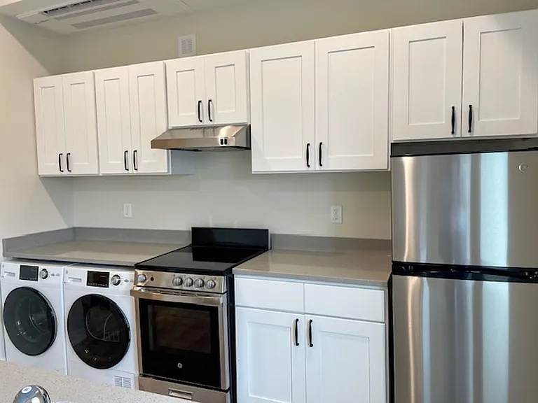 Beautiful Apartments West Grand Neighborhood — Photo 34