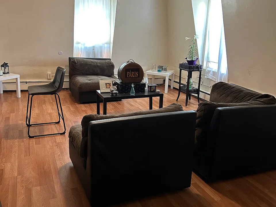 226 Glen St #3