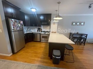 21-07 41st St #2F, Astoria, NY 11105