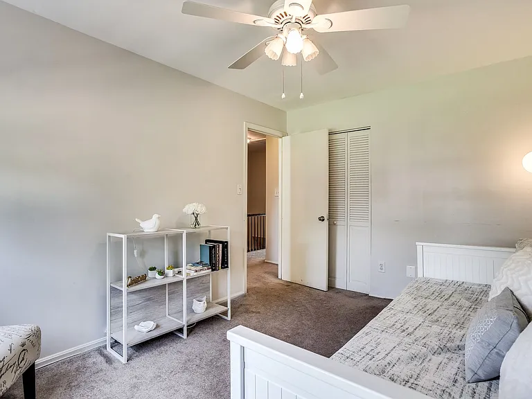 546 Azalea Dr — Photo 10