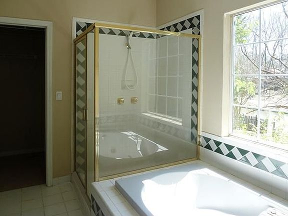 4th image of 6315 Summer Oaks Dr