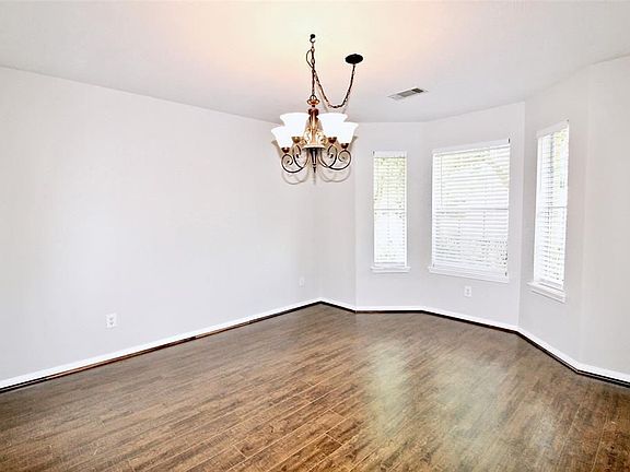 4th image of 3111 Stratford Bend Dr