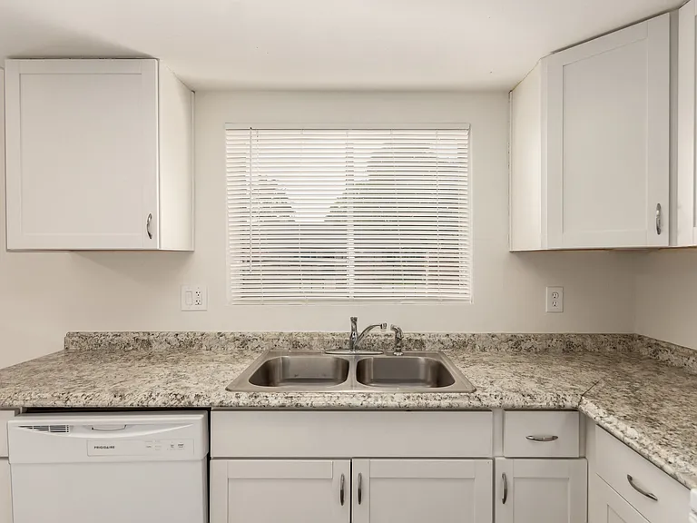 27 W Concorda Dr #104 — Photo 6