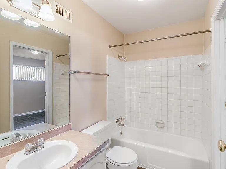 1306 E Miller Road 6114 Beechfield Dr — Photo 9