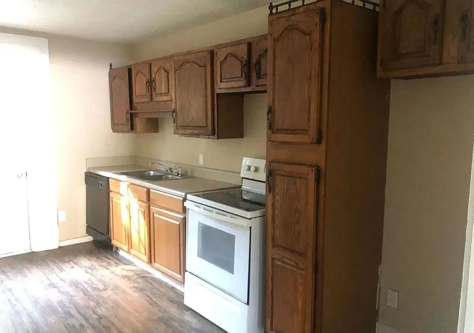 Charming 3br House In Mobile - Recently Updated Interior — Photo 1