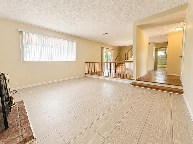 Living Room w/fireplace