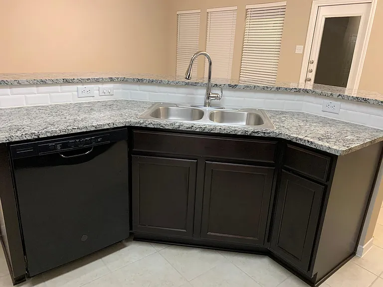 2406 Petersburg Ln — Photo 15