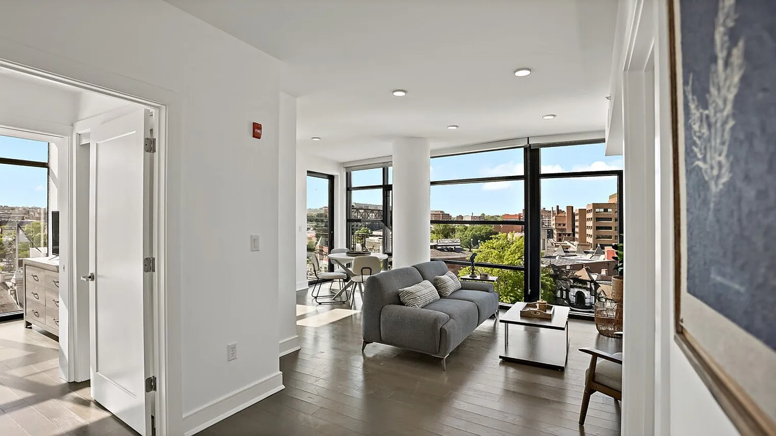 2 bed, 2.0 bath, $5,163 — Photo 3
