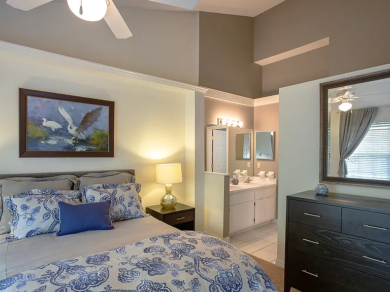 Huntington Lakes Apartments — Photo 18