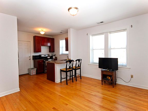 2nd image of 5154 N Avers Ave #3