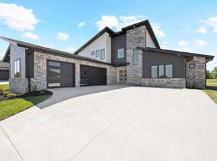 1834 E Cobblestone Dr, Ozark, MO 65721