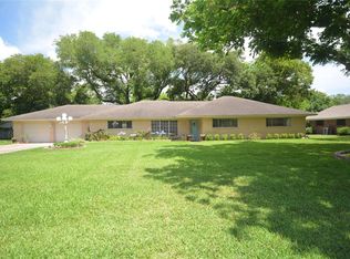 204 E Crestmont Dr, Alvin, TX 77511