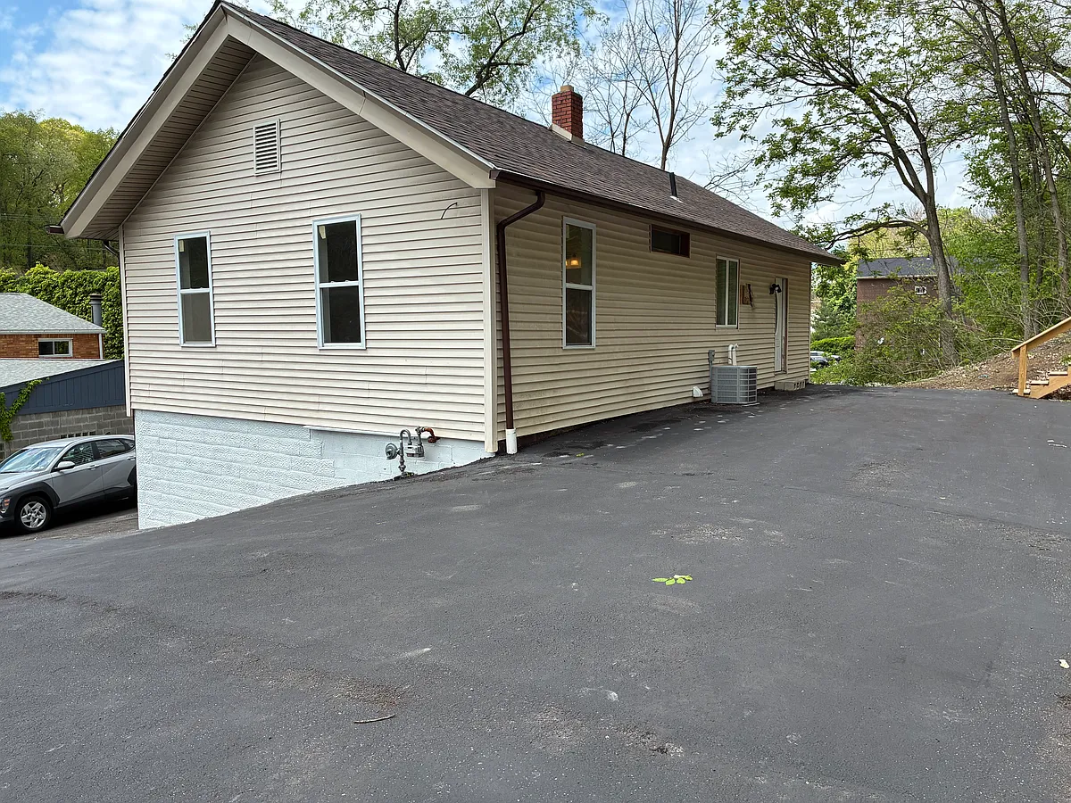 Building Photo - 3409 Evergreen Rd