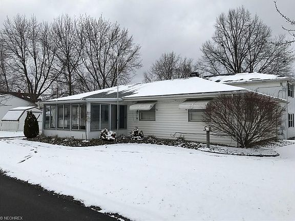 3rd image of 104 N Beverly Ave