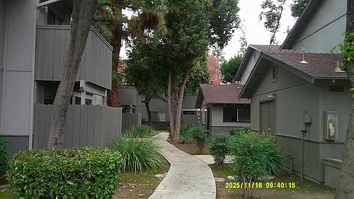 Lindsay Apartments Photo 1
