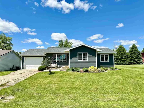 709 E Wood St, Montezuma, IA 50171
