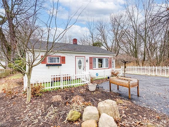 2nd image of 2712 Ridge Ave SE