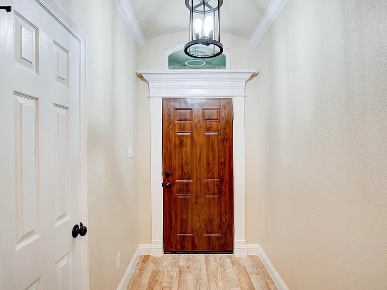 125 N Las Vegas Trl — Photo 3