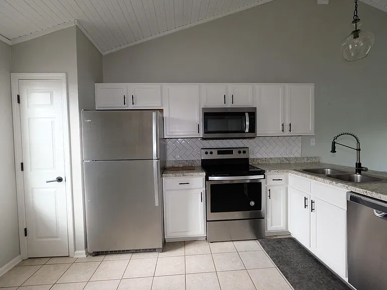 2520 Crusaders Way — Photo 5