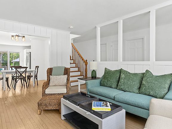 3rd image of 20 Hillover Ln