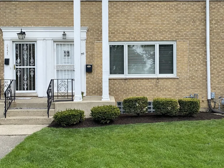 6753 N Drake Ave — Photo 1