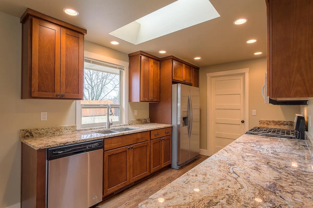 3 bed, 1350 sqft, $3,195 — Photo 2