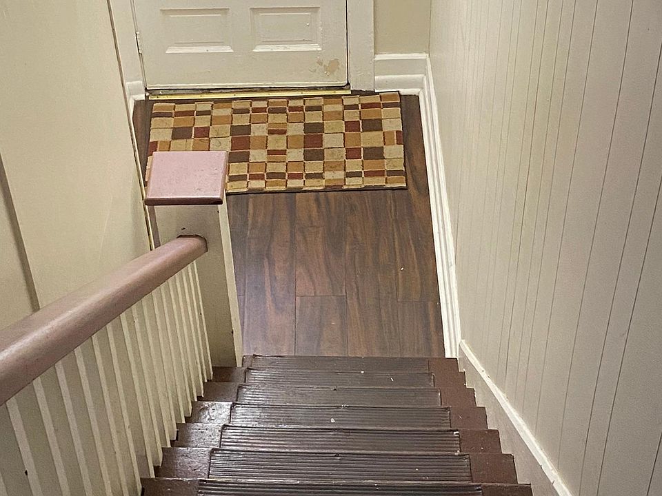 2nd image of 739 E Wood St APT B