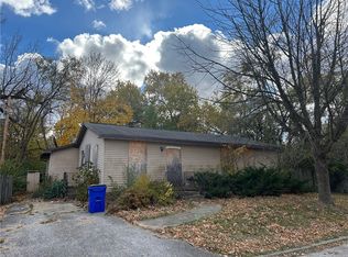 90 Webster Ct, Decatur, IL 62521