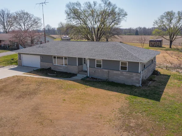 130 Greenview Rd, Centralia, IL 62801