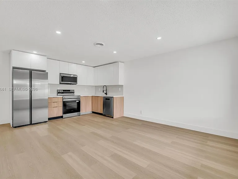 1611 NE 50th Ct #1 — Photo 16
