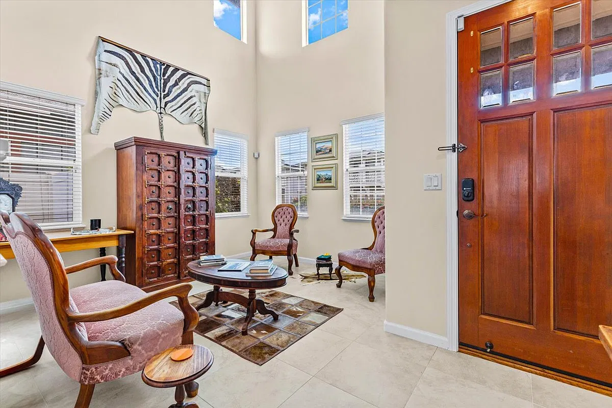 5 bed, 2230 sqft, $5,800 — Photo 3