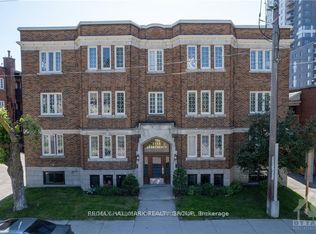 180 Augusta St #1A, Ottawa, ON K1N 8C1