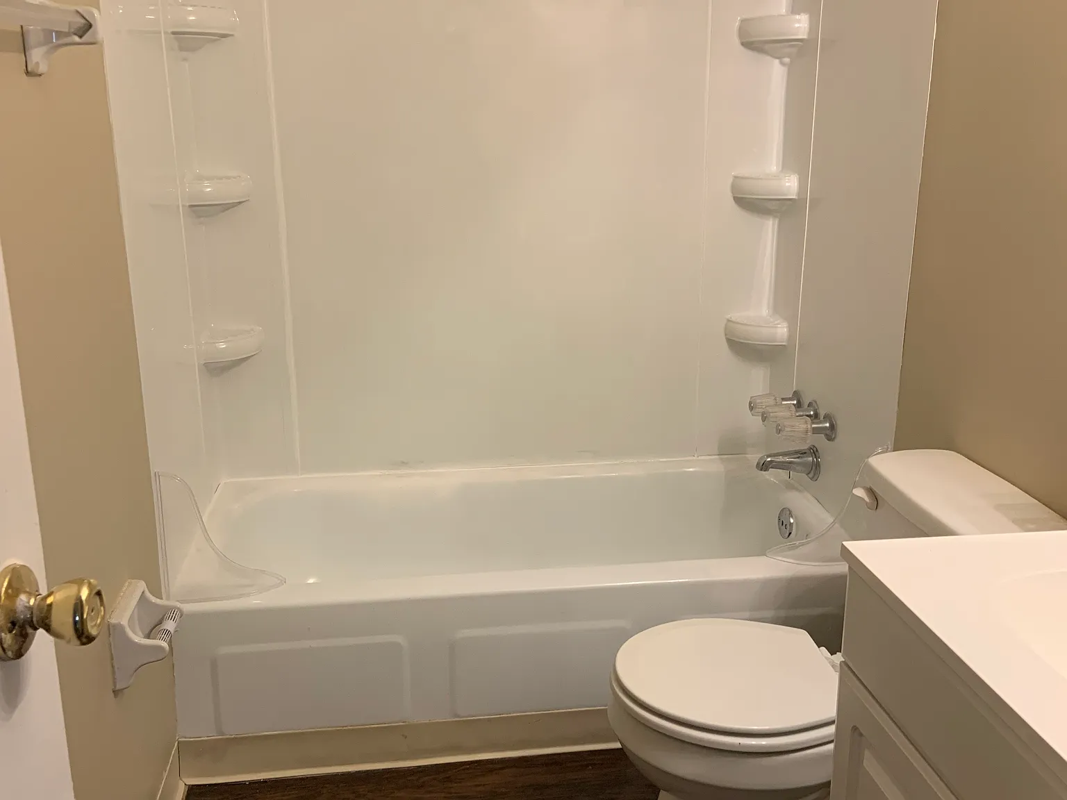 2 bed, 900 sqft, $1,050 — Photo 4