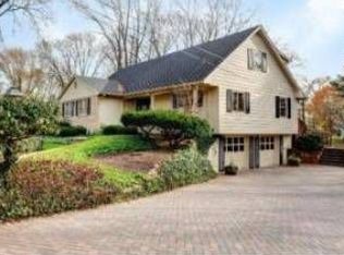 25W075 Merrill Dr, Wheaton, IL 60189