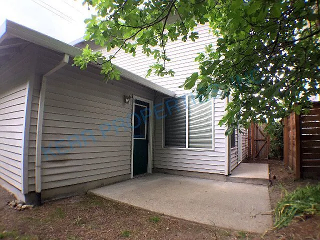 2219 SE Reedway St — Photo 13