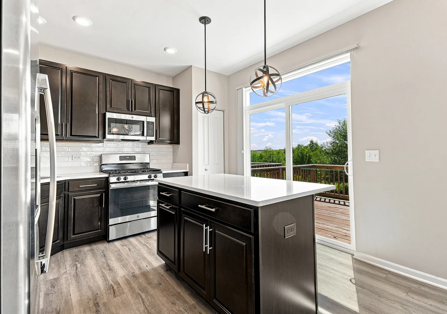 3 bed, 2.5 bath, 1715 sqft, $2,900 — Photo 4